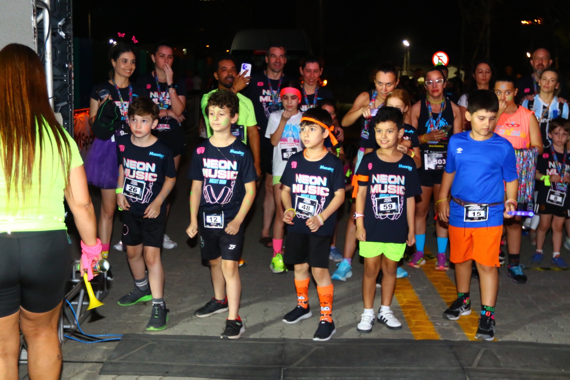 Kids run - crianças na largada da NEON